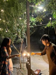 π Diwali Photoshoot Ideas for Couples | 7 Beautiful Poses 23mydiwaliaesthetic23outfit23diwali370243357759327594 225x300