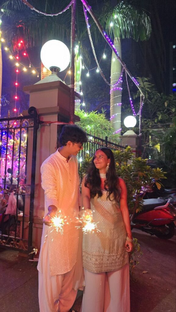 π Diwali Photoshoot Ideas for Couples | 7 Beautiful Poses DiwaliE29CA8EFB88F7184997243479633456 577x1024